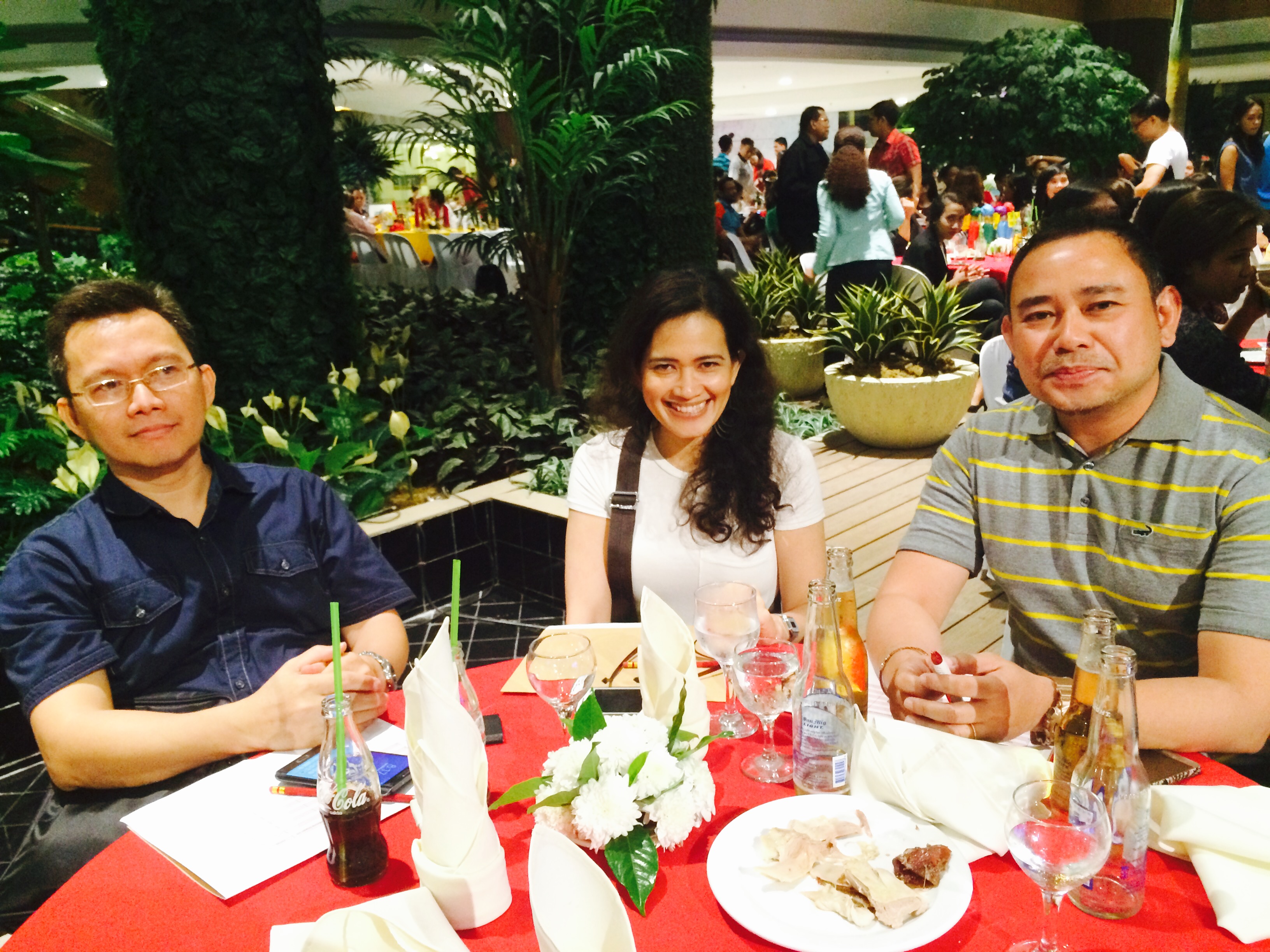 Wendell Gahinhin with co-judges: Joanna F Salazar of Robinsons Galleria Cebu, and Ariel Sebellino, Executive Director of PPI.